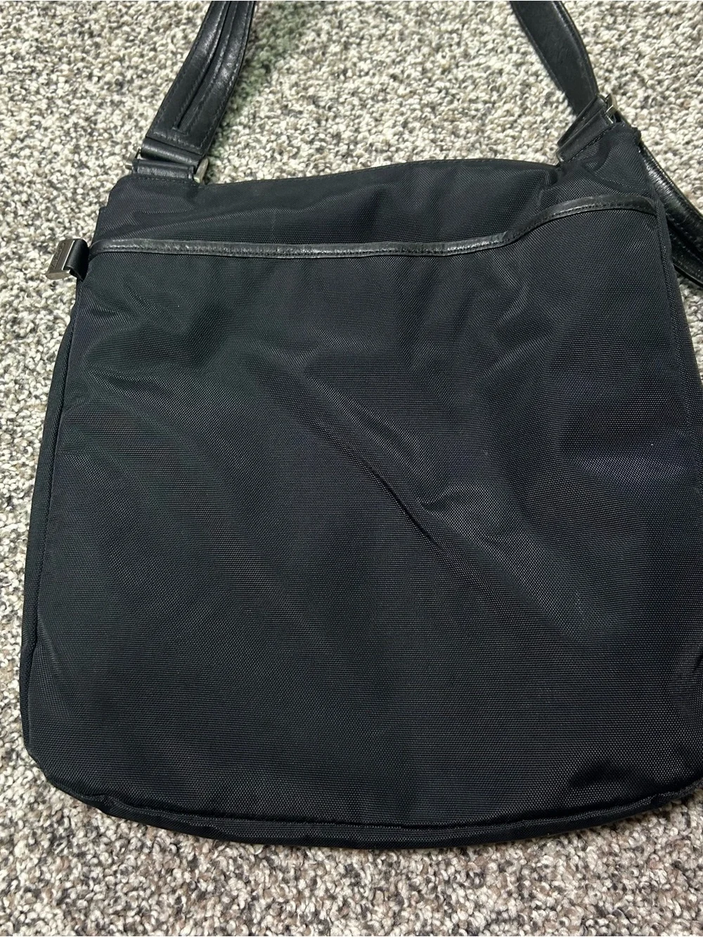 Tumi  Messenger Crossbody Black Nylon Shoulder Bag Ballistic Flap Adjustab Strap